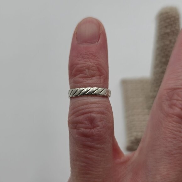 Size 2.25 Sterling Silver Dainty Braided Design Toe Ring A3348 - Picture 2 of 7